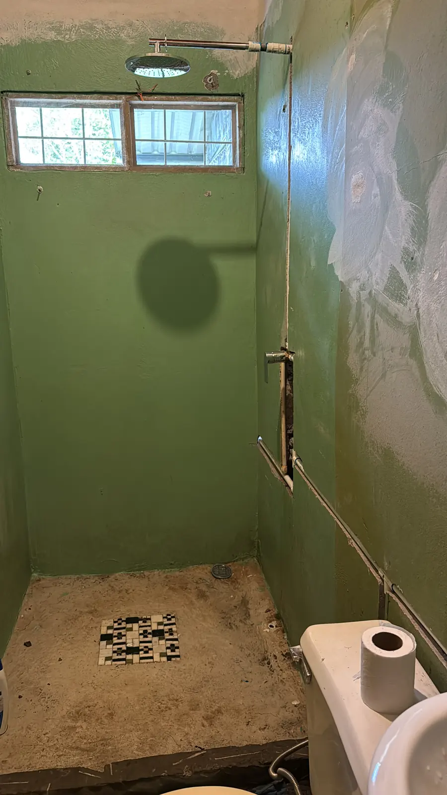 Baño sin terminar antes de los acabados